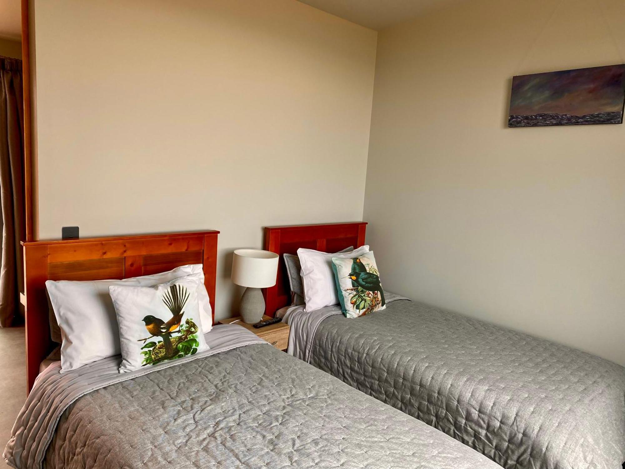 “The Cliffs” Humpridge View Motels Tuatapere Exterior photo